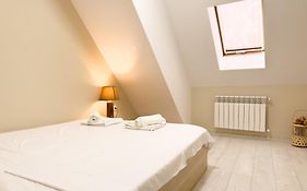Elite Business Residence With Free Gym Pass And Full Office Setup